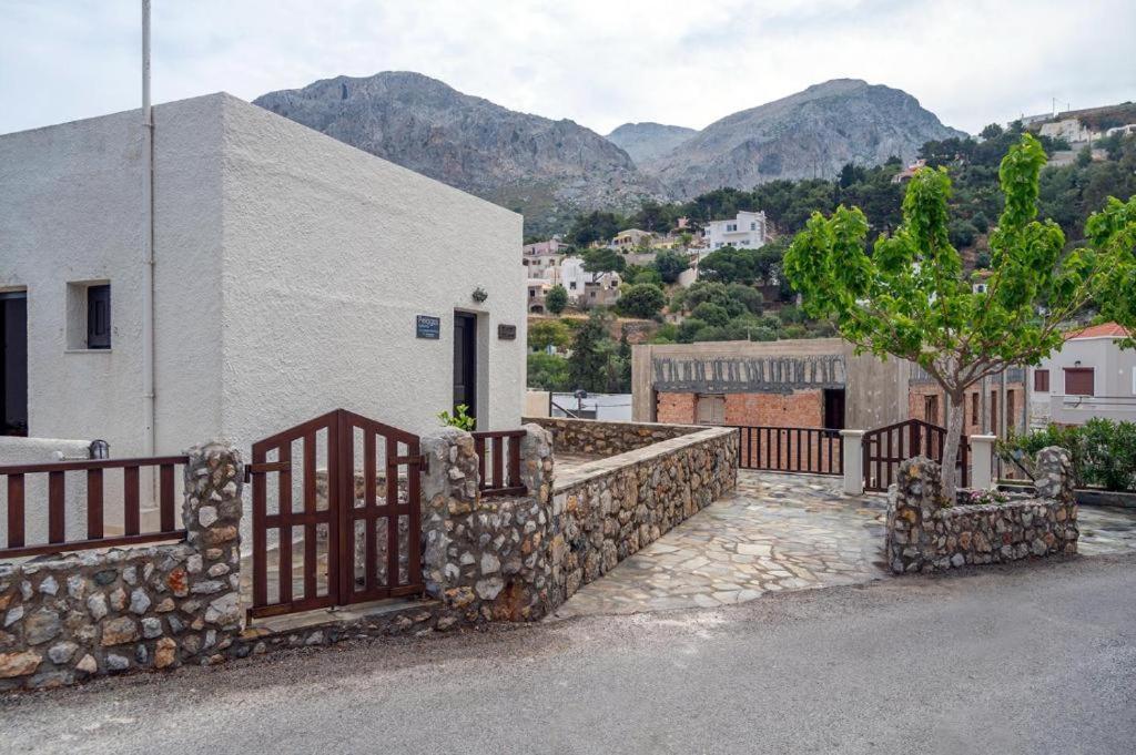 Pelagos Seafront Accommodation - George Myrties Luaran gambar